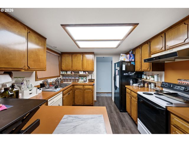 25181 CHENEY Dr, Veneta, OR 97487