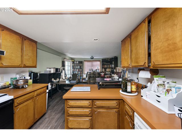 25181 CHENEY Dr, Veneta, OR 97487