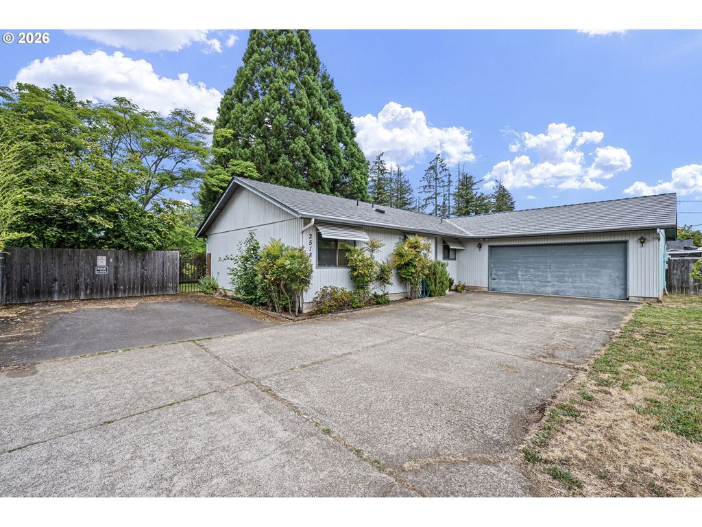 25181 CHENEY Dr, Veneta, OR 97487