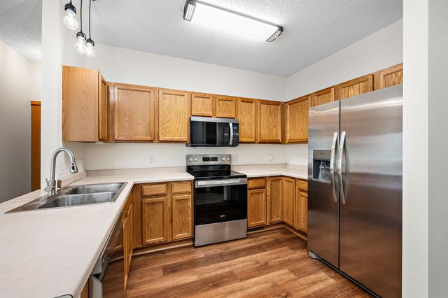 18275 Kerrville Trail 402, Lakeville, MN 55044