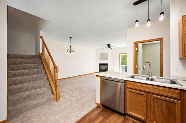 18275 Kerrville Trail 402, Lakeville, MN 55044