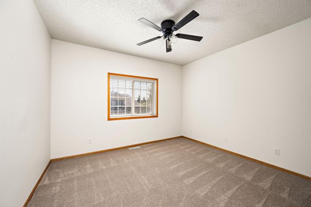 18275 Kerrville Trail 402, Lakeville, MN 55044
