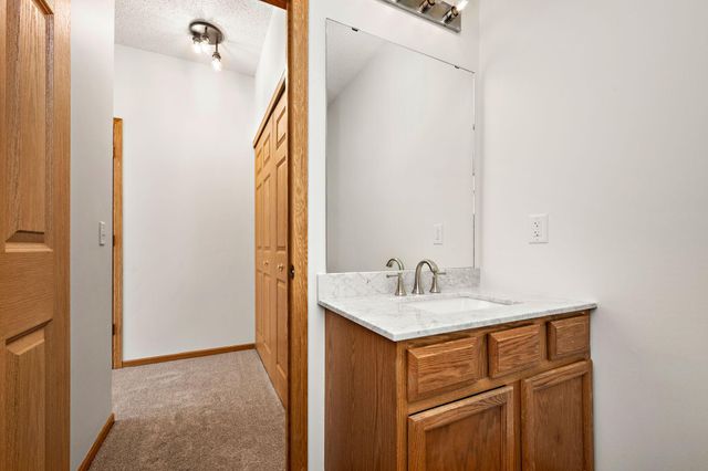 18275 Kerrville Trail 402, Lakeville, MN 55044