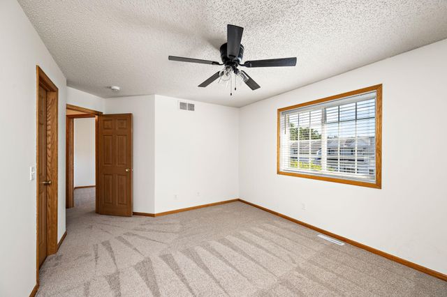 18275 Kerrville Trail 402, Lakeville, MN 55044
