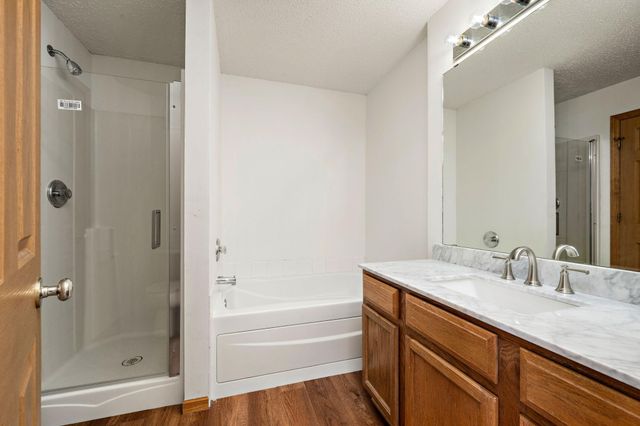 18275 Kerrville Trail 402, Lakeville, MN 55044