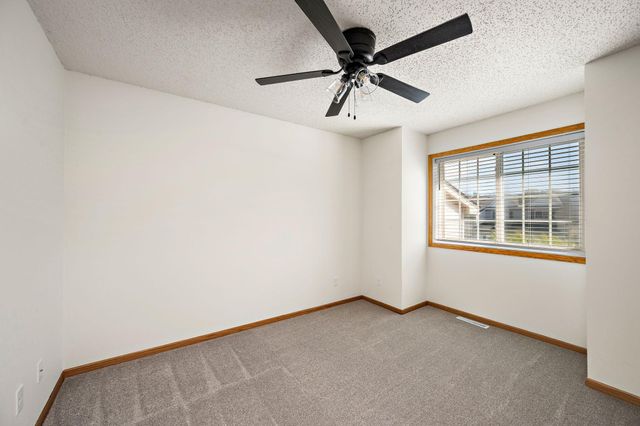 18275 Kerrville Trail 402, Lakeville, MN 55044