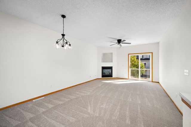 18275 Kerrville Trail 402, Lakeville, MN 55044