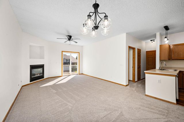 18275 Kerrville Trail 402, Lakeville, MN 55044
