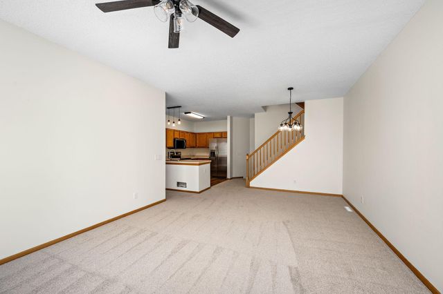 18275 Kerrville Trail 402, Lakeville, MN 55044