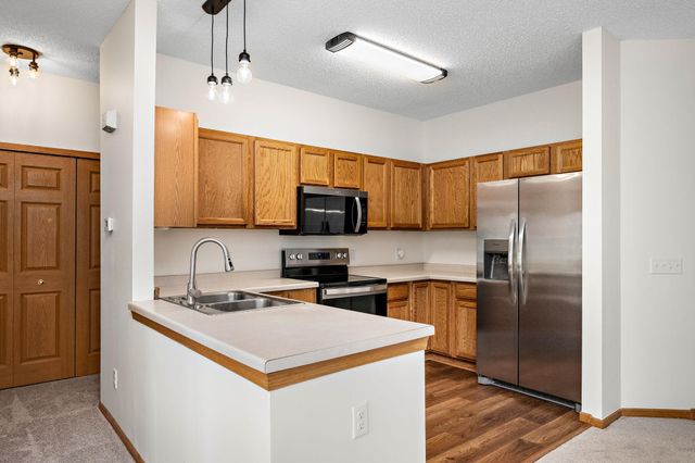 18275 Kerrville Trail 402, Lakeville, MN 55044