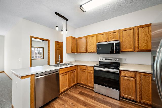 18275 Kerrville Trail 402, Lakeville, MN 55044