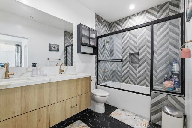 6511 N Contour Lane, North Hollywood, CA 91606