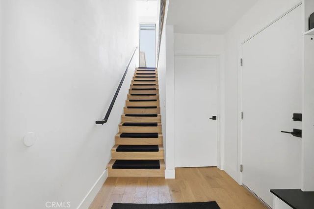 6511 N Contour Lane, North Hollywood, CA 91606