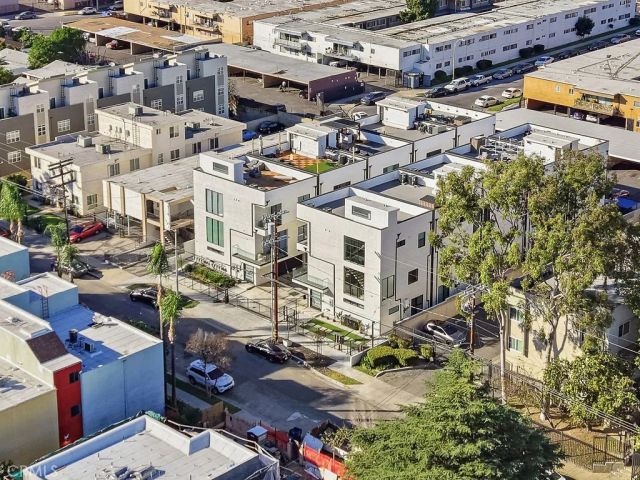 6511 N Contour Lane, North Hollywood, CA 91606