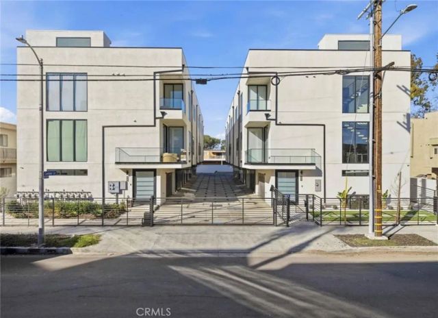 6511 N Contour Lane, North Hollywood, CA 91606