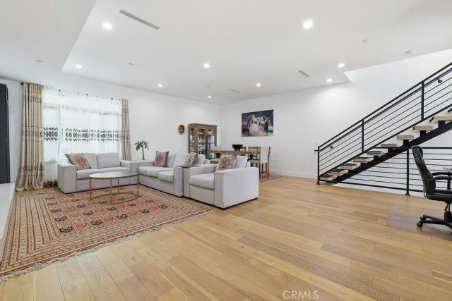 6511 N Contour Lane, North Hollywood, CA 91606