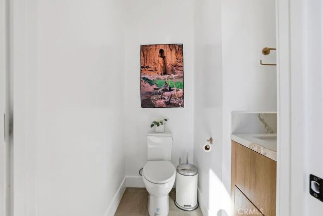 6511 N Contour Lane, North Hollywood, CA 91606