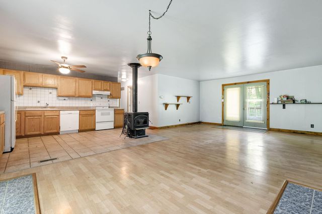 16053 Lakeside Road, Union Pier, MI 49129