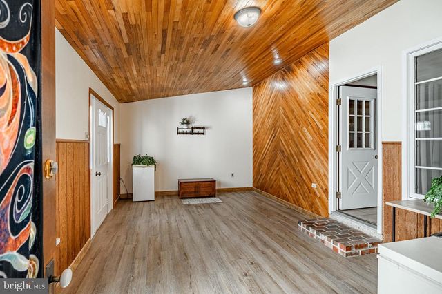 2190 E BUCK RD, Pennsburg, PA 18073