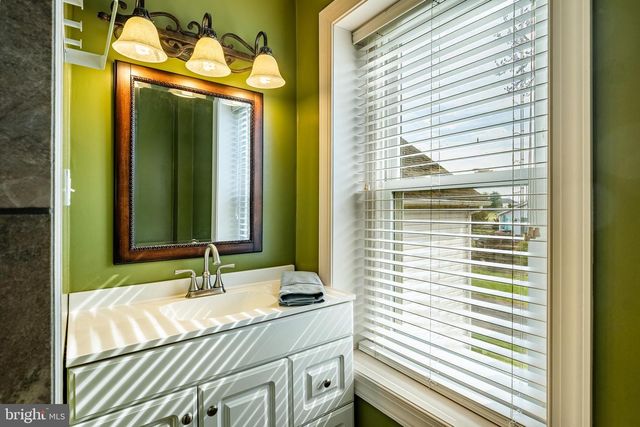 2190 E BUCK RD, Pennsburg, PA 18073