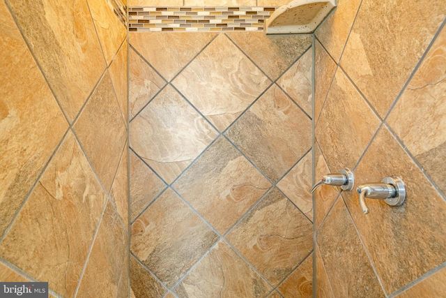 2190 E BUCK RD, Pennsburg, PA 18073