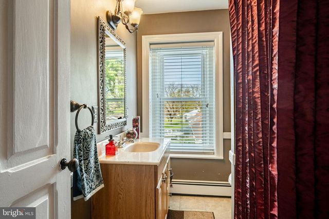 2190 E BUCK RD, Pennsburg, PA 18073