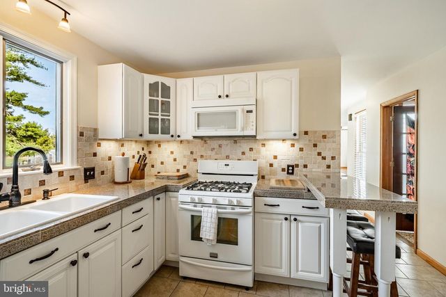 2190 E BUCK RD, Pennsburg, PA 18073