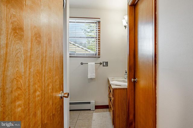 2190 E BUCK RD, Pennsburg, PA 18073