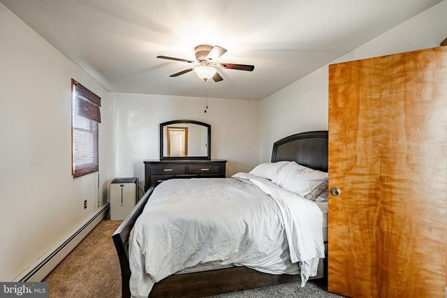 2190 E BUCK RD, Pennsburg, PA 18073