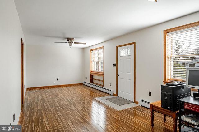 2190 E BUCK RD, Pennsburg, PA 18073