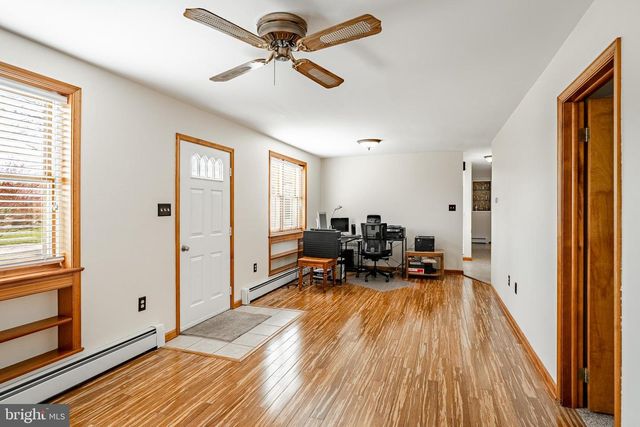 2190 E BUCK RD, Pennsburg, PA 18073