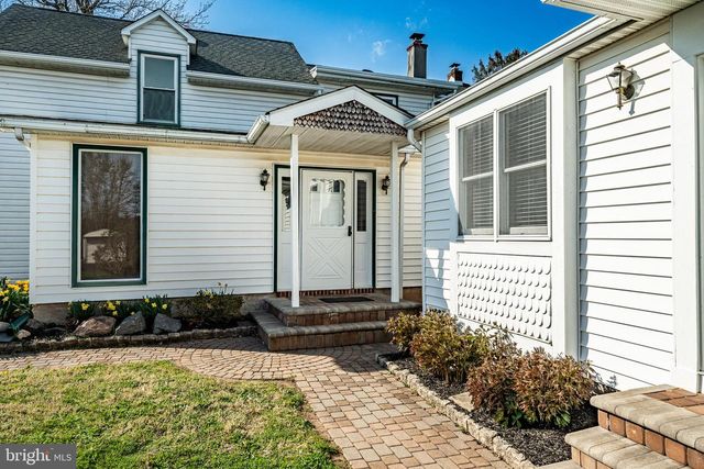 2190 E BUCK RD, Pennsburg, PA 18073