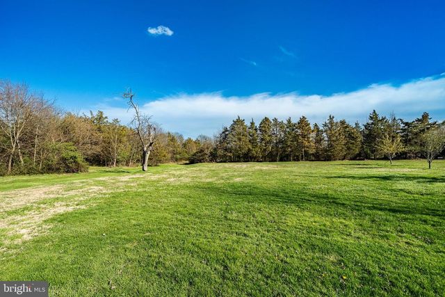 2190 E BUCK RD, Pennsburg, PA 18073