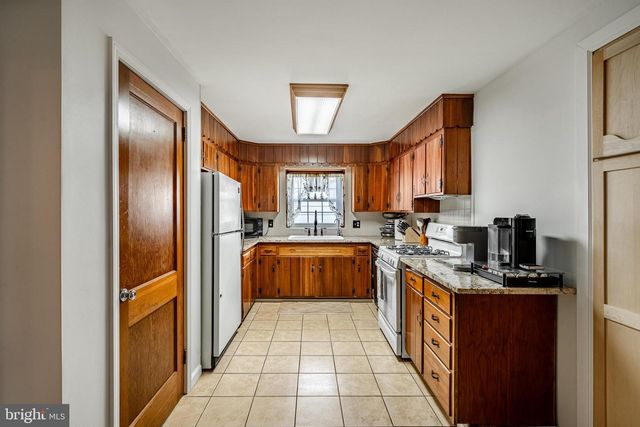 2190 E BUCK RD, Pennsburg, PA 18073