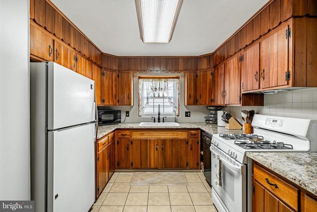 2190 E BUCK RD, Pennsburg, PA 18073