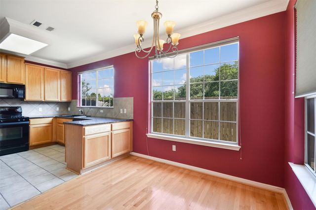 8518 Cahill DR 32, Austin, TX 78729