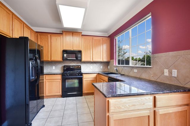 8518 Cahill DR 32, Austin, TX 78729