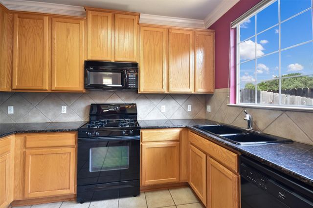 8518 Cahill DR 32, Austin, TX 78729