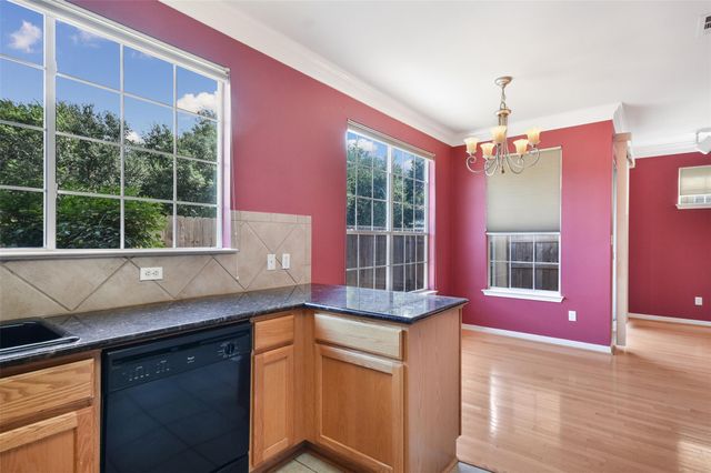 8518 Cahill DR 32, Austin, TX 78729