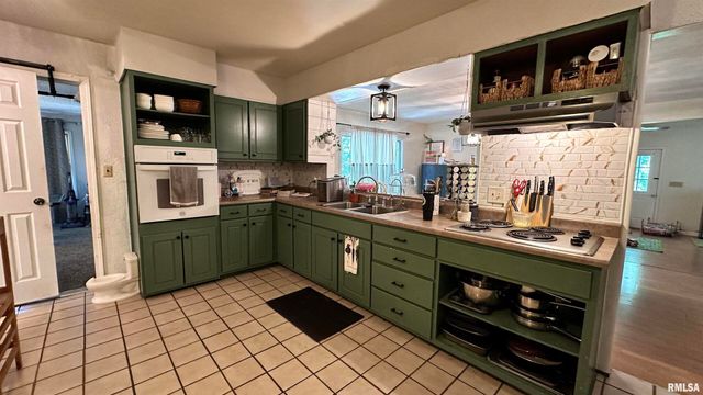 909 NORTH Road, Westfrank, IL 62896