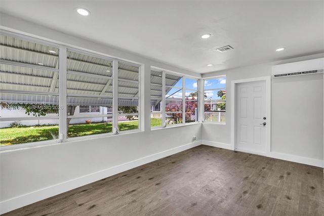 8521 NW 57th Ct, Tamarac, FL 33321