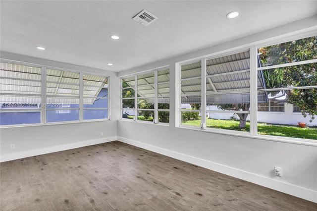 8521 NW 57th Ct, Tamarac, FL 33321