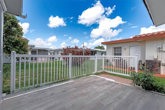 8521 NW 57th Ct, Tamarac, FL 33321