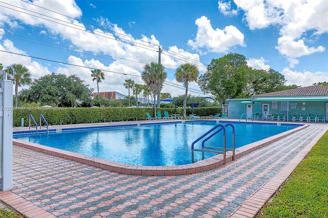 8521 NW 57th Ct, Tamarac, FL 33321