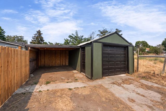 2802 N Standard St, Spokane, WA 99207