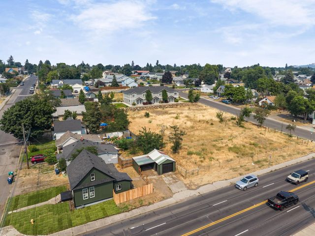2802 N Standard St, Spokane, WA 99207