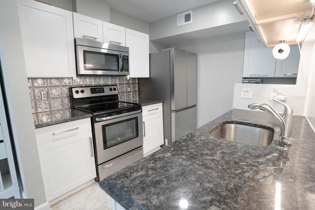 6223 STONEPATH CIR, Centreville, VA 20120