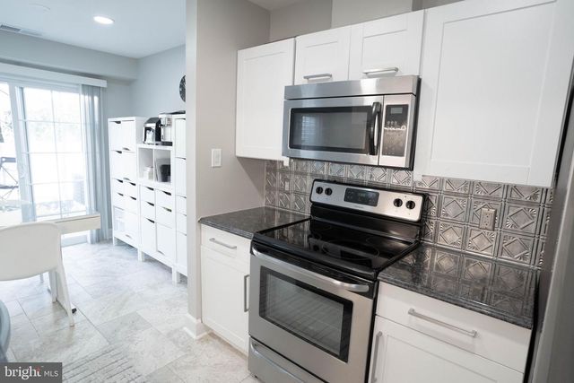 6223 STONEPATH CIR, Centreville, VA 20120