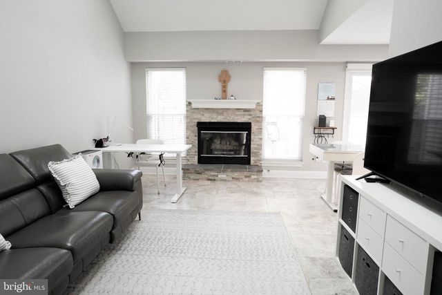 6223 STONEPATH CIR, Centreville, VA 20120