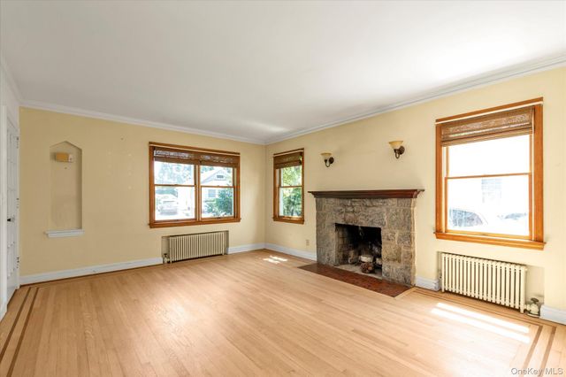 18 Hathaway Drive, Garden City, NY 11530